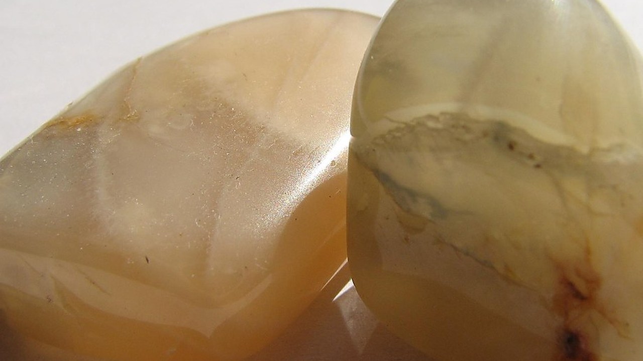 Moonstone / Đá mặt trăng là đá gì? - hình minh họa Moonstone / Đá mặt trăng