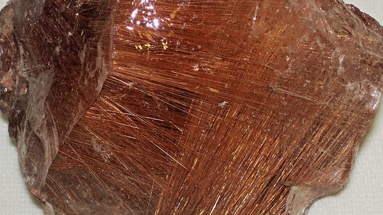 Đá Thạch Anh Tóc Đỏ hợp mệnh gì? Chọn đúng