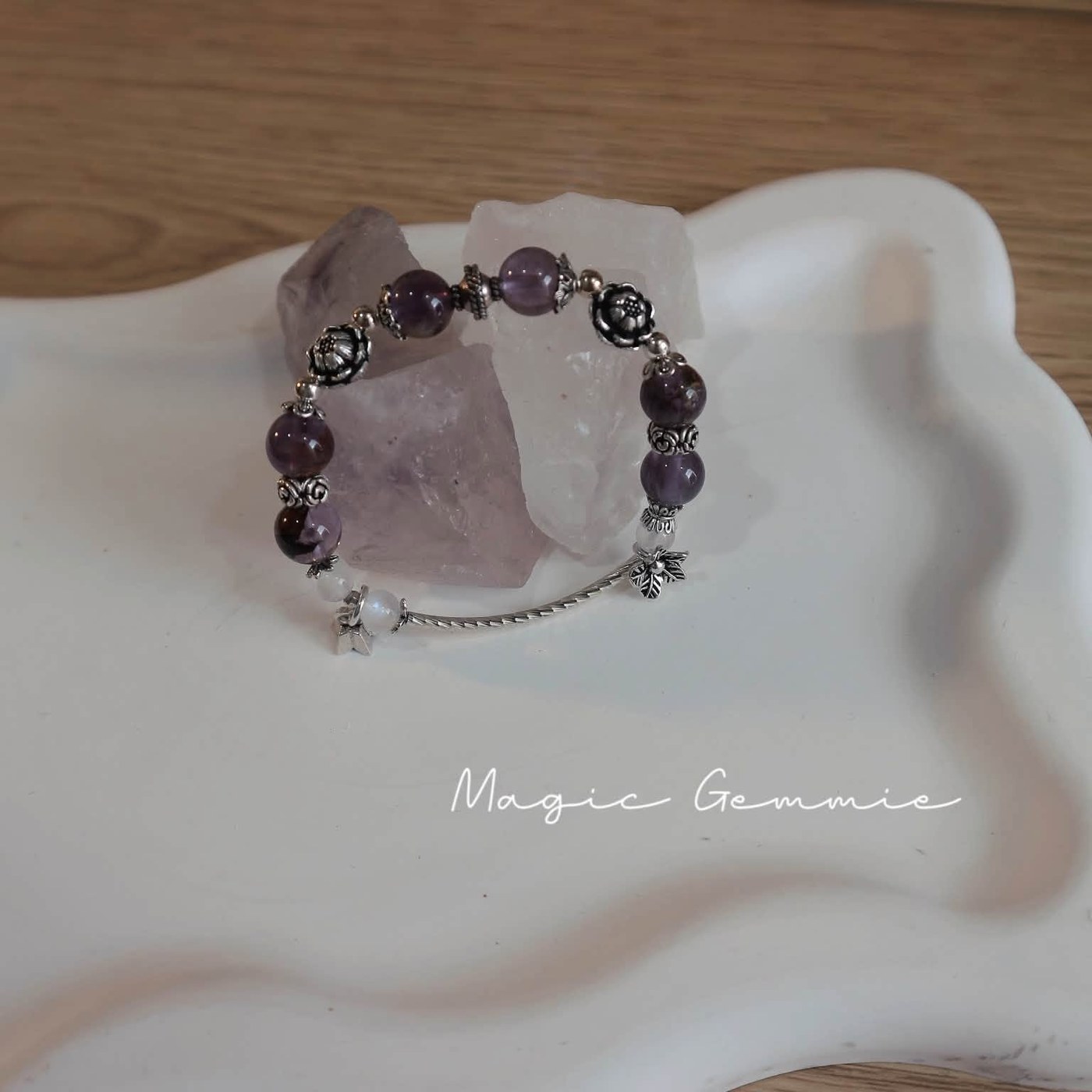 Vòng tay Thạch Anh Tím mix Moonstone mẫu charm hoa - ảnh sản phẩm 1